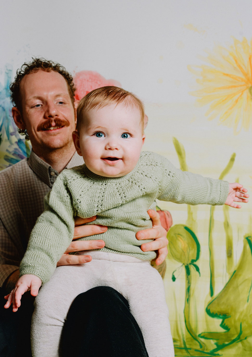 2730 Lily Bluse Baby fra Hjertegarn oppefra-ned