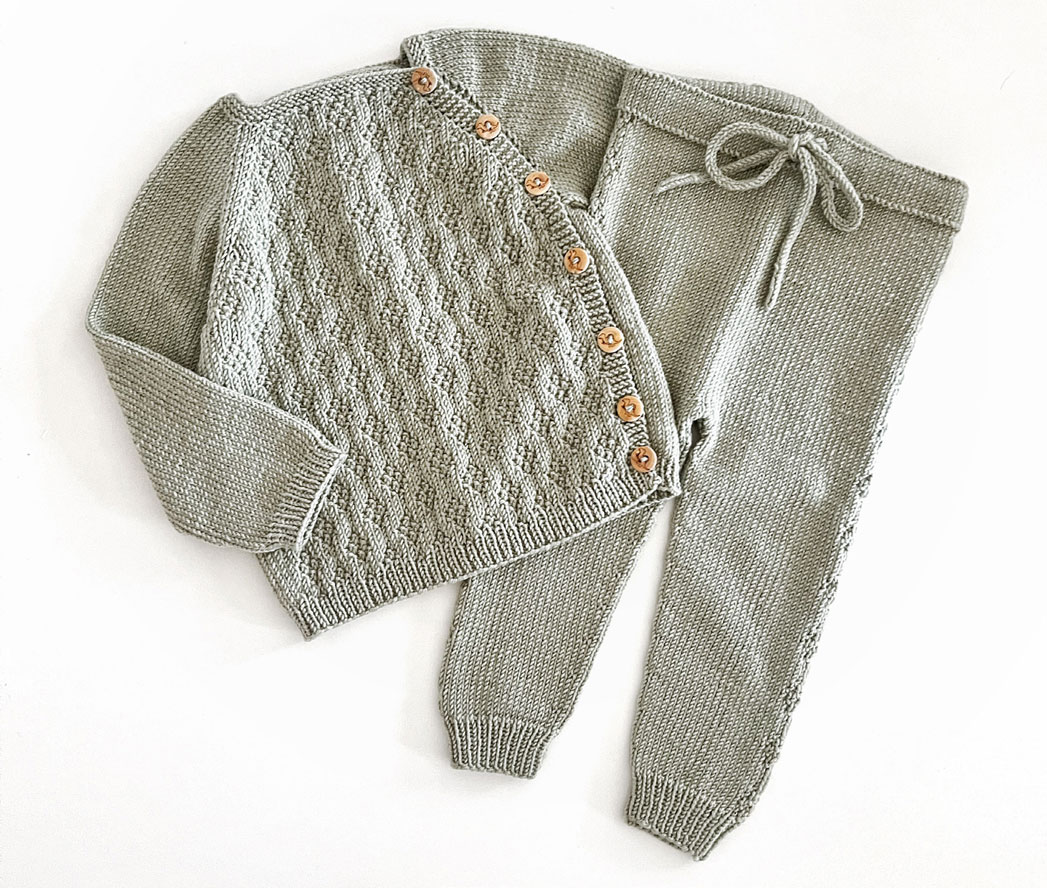 Strikkekit Nohr sæt med bluse og bukser Baby 2752 fra Hjertegarn - oppefra-ned Bluse 2 år