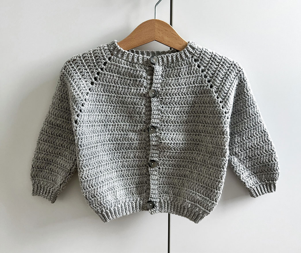 Hæklekit Milo Cardigan 2754 fra Hjertegarn 7-8 år