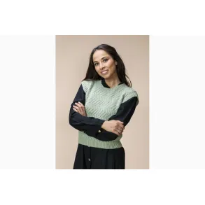 2628 Nell Vest strikket i Vital garn fra Hjertegarn