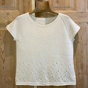 Dea Sommer bluse fra hannelarsenstrik.dk