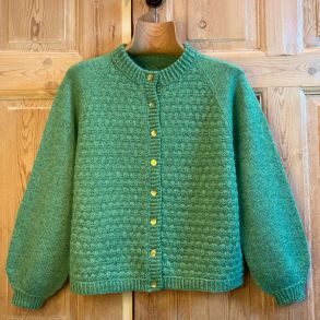 7019 Katrines Tje fra Hannelarsenstrik.dk