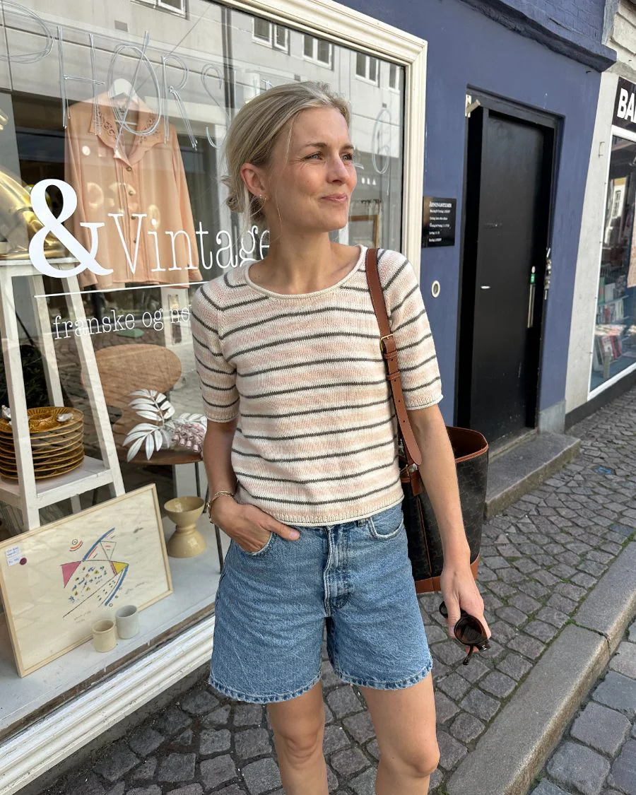 Strikkekit Amélie Tee fra PetiteKnit Str. XXS - overvidde 87 cm.